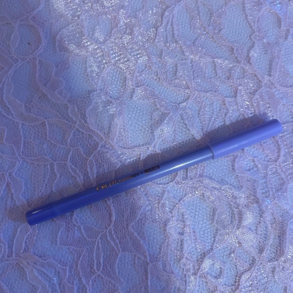 R.E.M. beauty at the borderline lip liner - Picture 2 of 2